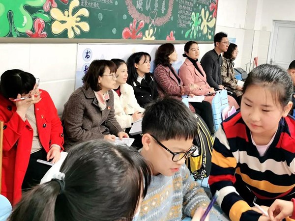 今天，一群人悄悄进入课堂，然后又悄悄离开了，是因为……