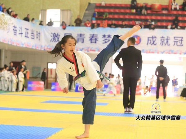吴婉蓉参加品势比赛现场